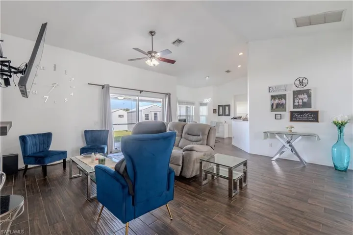 16 Nw 18th Ave, Cape Coral, Florida 33993
