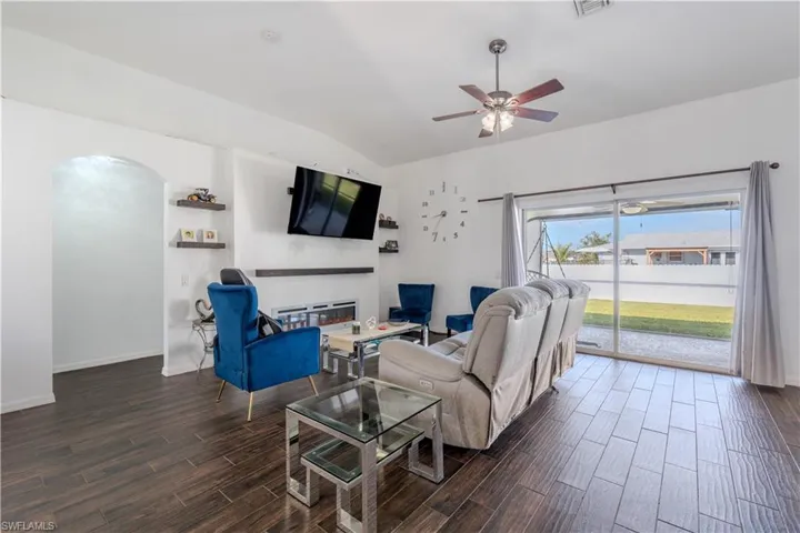 16 Nw 18th Ave, Cape Coral, Florida 33993