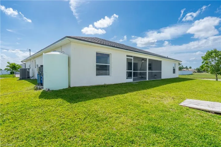 16 Nw 18th Ave, Cape Coral, Florida 33993