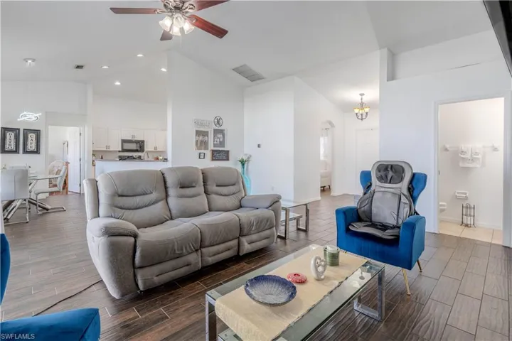 16 Nw 18th Ave, Cape Coral, Florida 33993