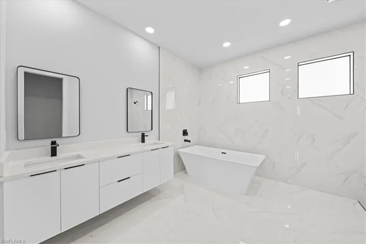 Vanities & Tub