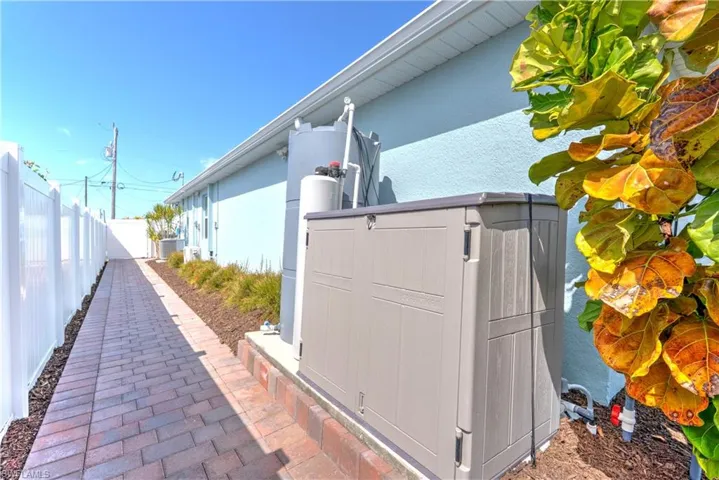 2501 NW 20th  PL, Cape Coral, FL 33993
