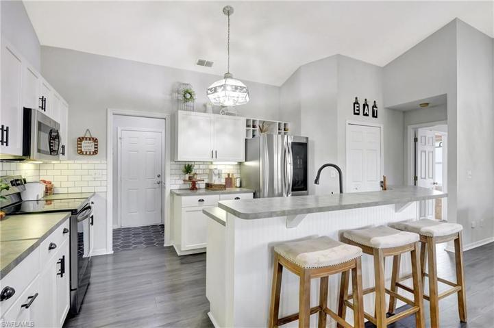 201 Gordon AVE N, LEHIGH ACRES FL 33971