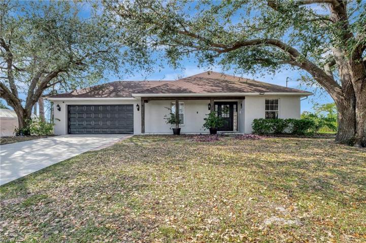 201 Gordon AVE N, LEHIGH ACRES FL 33971