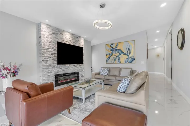 7648  Oleander Gate  DR, Naples, FL 34109