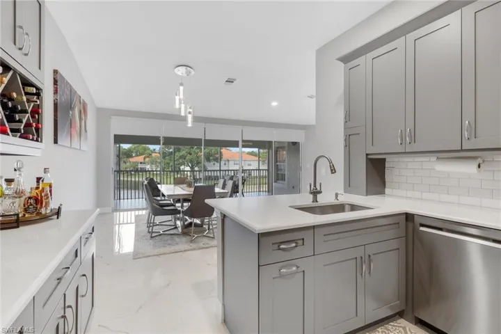 7648  Oleander Gate  DR, Naples, FL 34109