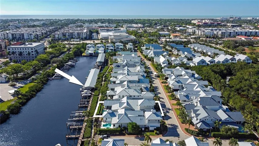 Covered boat slip