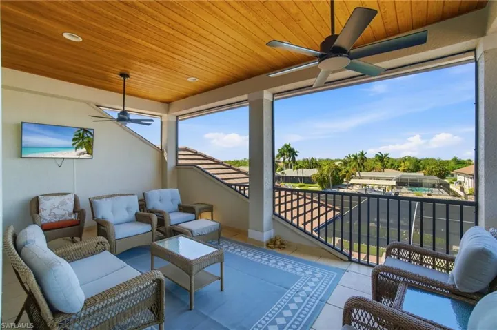 The second floor is very private & perfect for guests! Offers two guest suites with en-suite bathrooms & its own expansive screened-in lanai with fantastic views out to the river.
