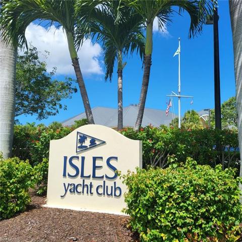 Yacht clubs nearby