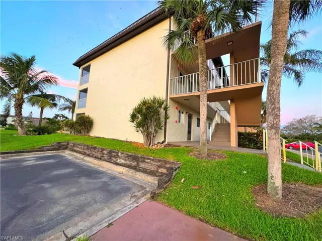 1014  Manatee  RD, Naples, FL 34114