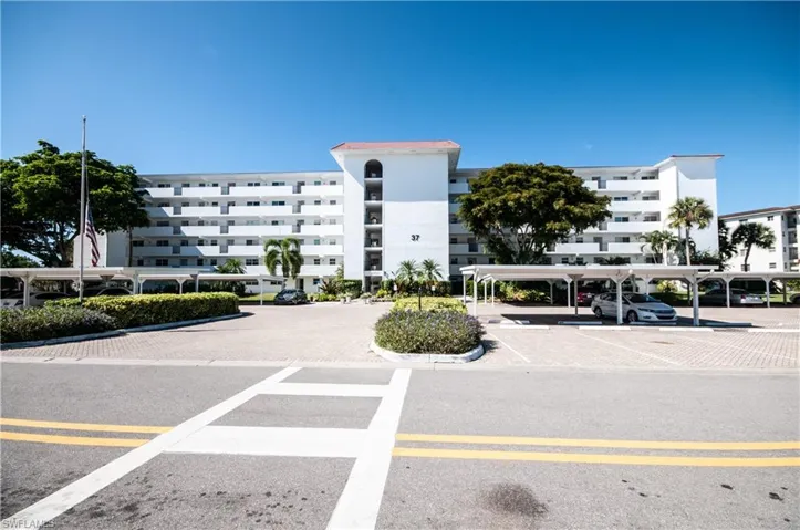 37  High Point E CIR, Naples, FL 34103