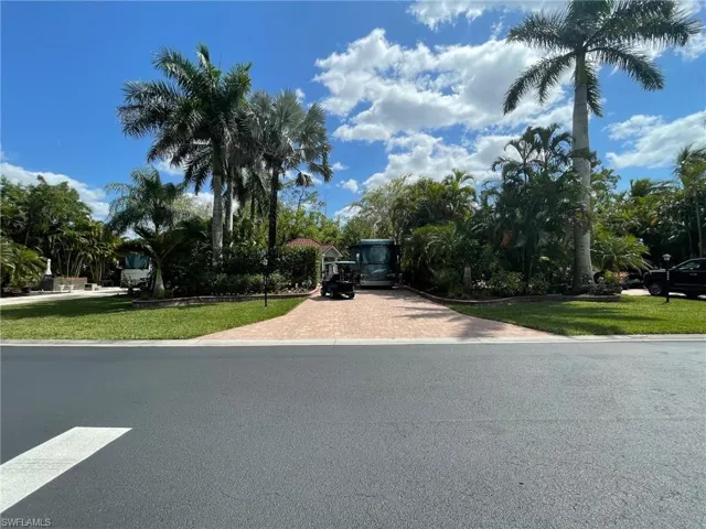 4960  Coach  LN, Naples, FL 34114