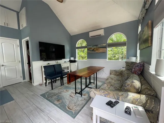 4960  Coach  LN, Naples, FL 34114