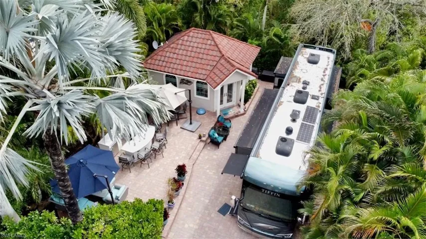 4960  Coach  LN, Naples, FL 34114