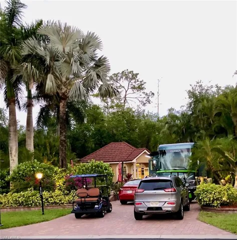 4960  Coach  LN, Naples, FL 34114