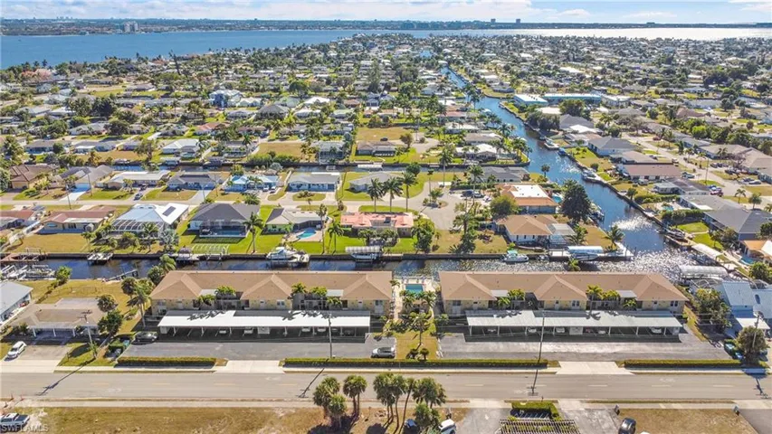 Boating and fishing are at your fingertips when you have a boat docked at Bella Vista. Quick boat ride out to the river and Gulf beyond.