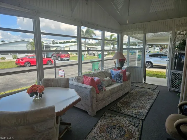 Sunroom with lofted ceiling