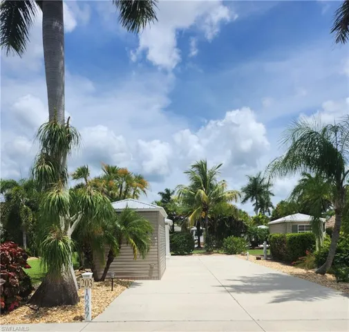 View of home's community