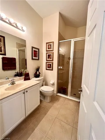 Downstairs full bath for guests