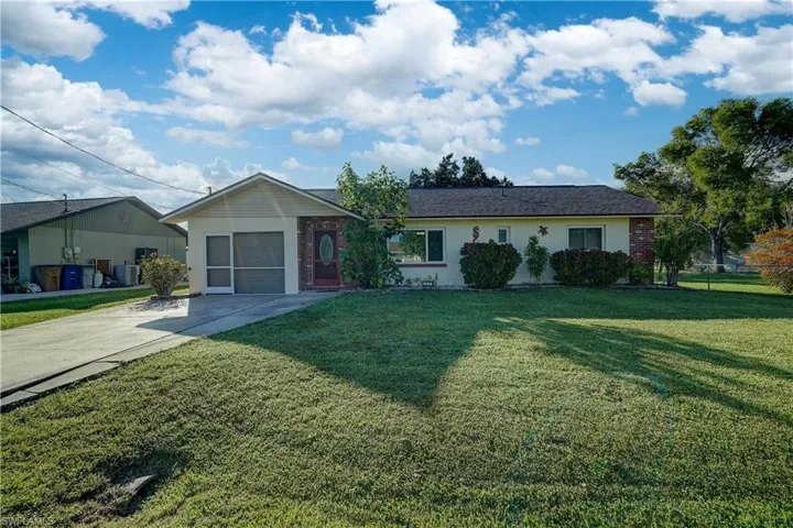 Welcome home to 2615 Montego Dr Fort Myers FL 33905