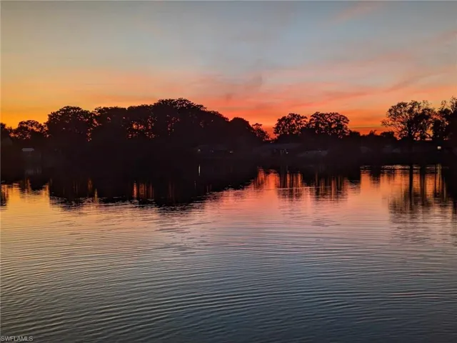 A gorgeous, waterfront country setting