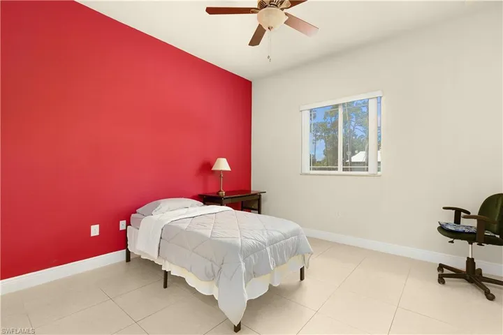 Guest bedroom #1