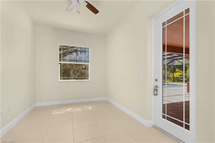 Dual sinks, separate walk in shower and soaking tub in this spacious primary bathroom.