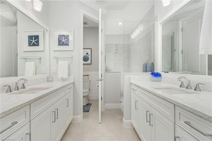 Primary  En-Suite Bath.