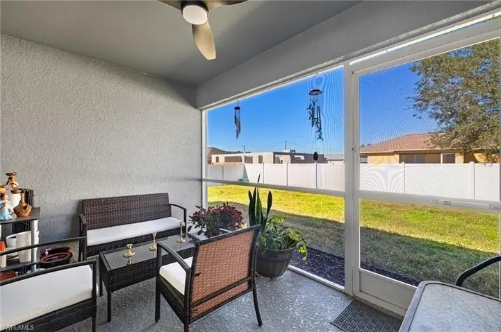Sunroom with ceiling fan