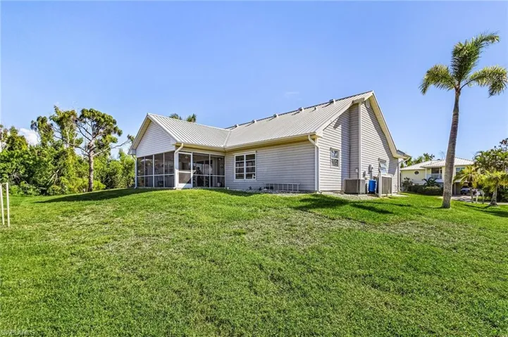 Nice size backyard.