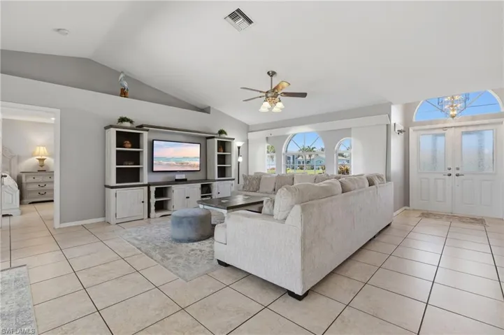 522 Se 4th St, Cape Coral, Florida 33990