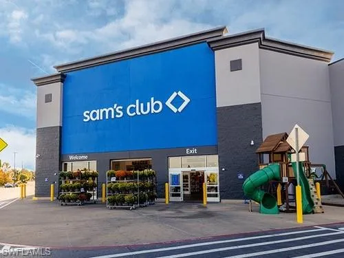Close Proximity to major store like Sam's Club