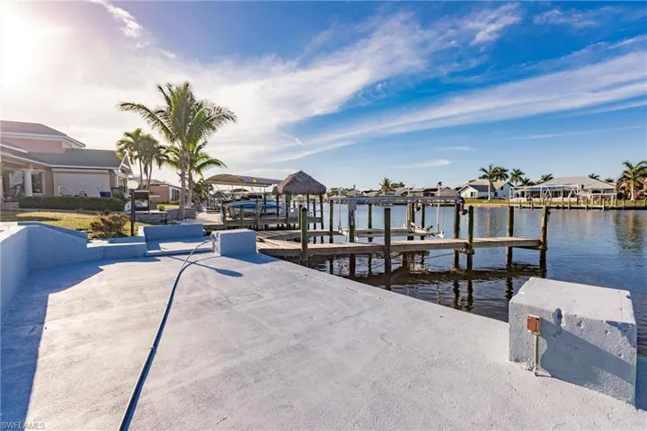 527 SW 57th ST, CAPE CORAL FL 33914