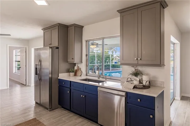 527 SW 57th ST, CAPE CORAL FL 33914