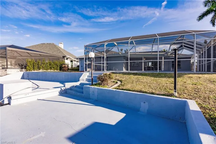 527 SW 57th ST, CAPE CORAL FL 33914