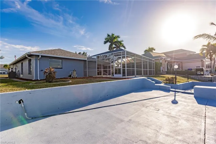 527 SW 57th ST, CAPE CORAL FL 33914