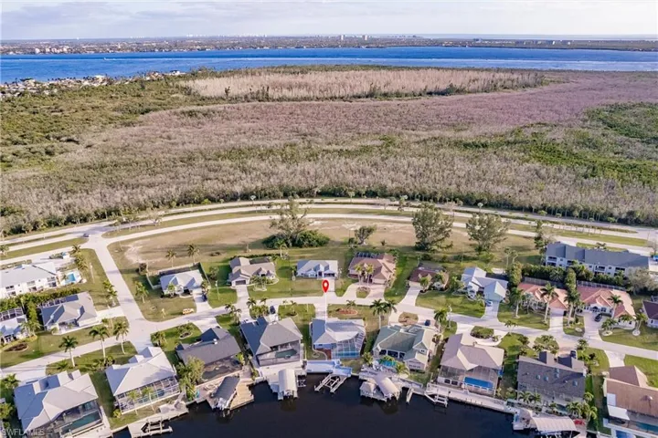 527 SW 57th ST, CAPE CORAL FL 33914