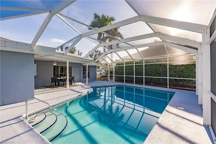 527 SW 57th ST, CAPE CORAL FL 33914