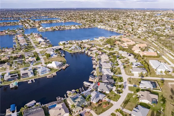 527 SW 57th ST, CAPE CORAL FL 33914
