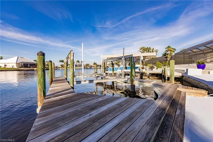 527 SW 57th ST, CAPE CORAL FL 33914