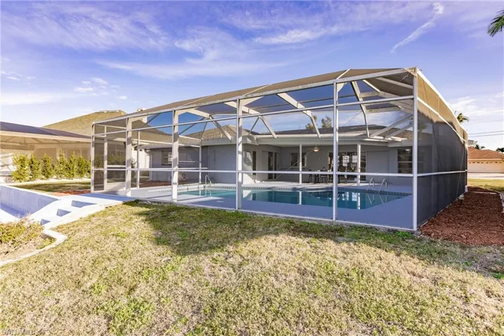 527 SW 57th ST, CAPE CORAL FL 33914
