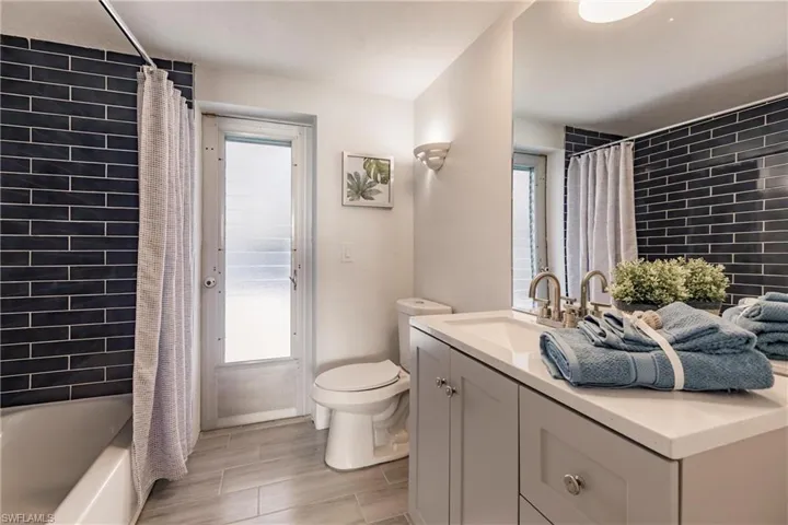 527 SW 57th ST, CAPE CORAL FL 33914