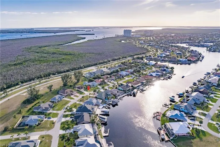 527 SW 57th ST, CAPE CORAL FL 33914