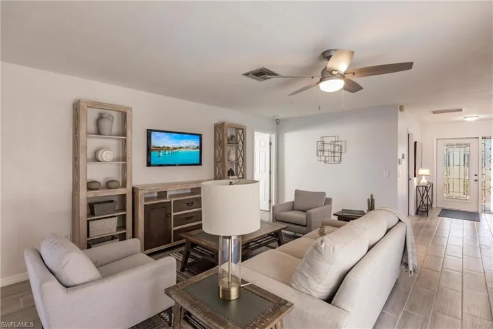 527 SW 57th ST, CAPE CORAL FL 33914