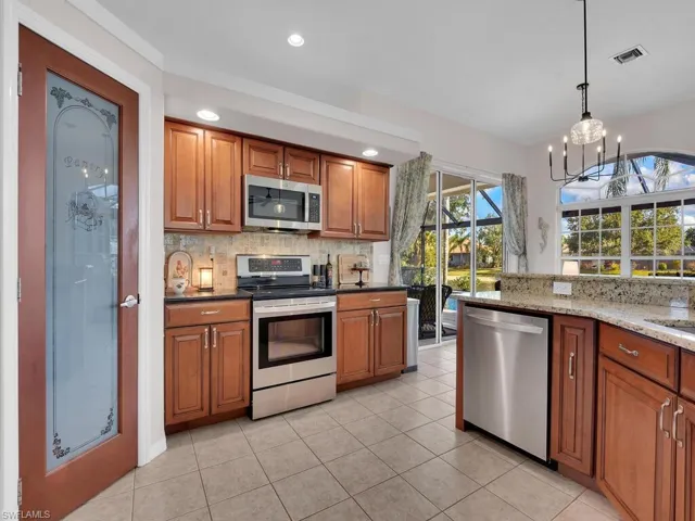 Kitchen w/ Walk-In Pantry