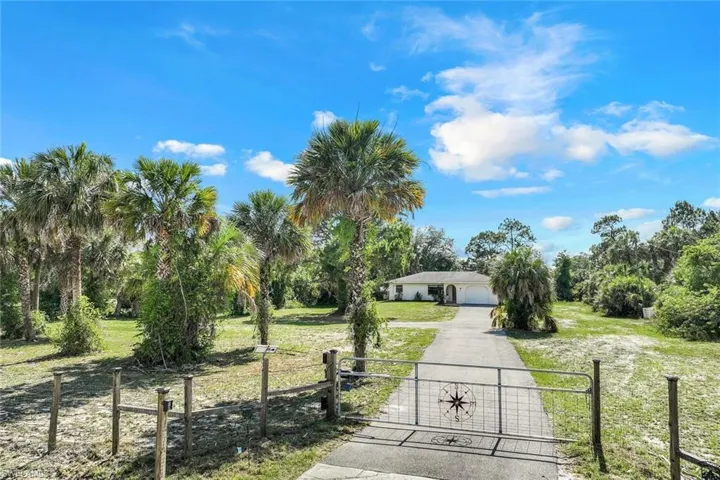 View of yard featuring a garage