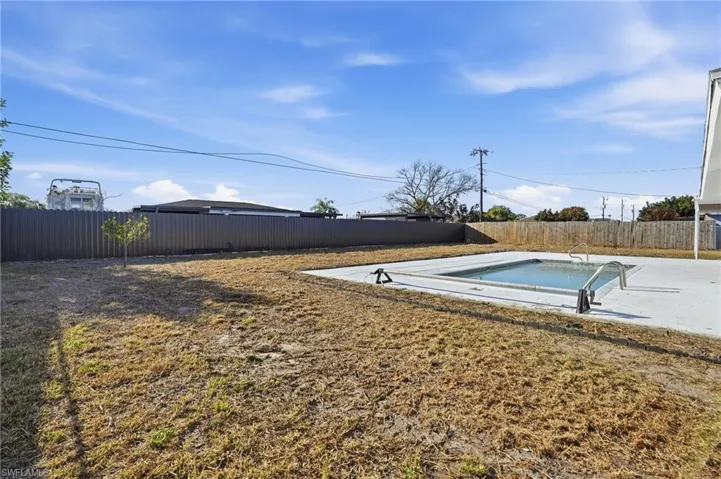 312  Hollywood  ST, Lehigh Acres, FL 33936