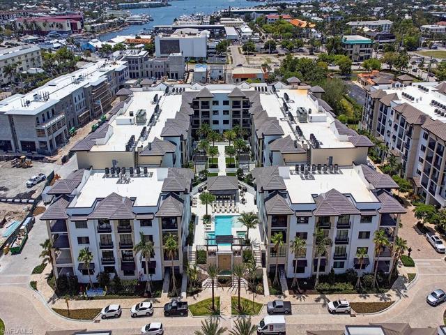 Quattro at Naples Square is the last building at Naples Square. Elegant and sophiticated, Quattro is new-construction and move in ready. Quattro is located in the heart of Olde Naples. Restaurants, boutique hotels, and ability to walk to Naples famous 5th Avenue and Naples sandy beaches.
