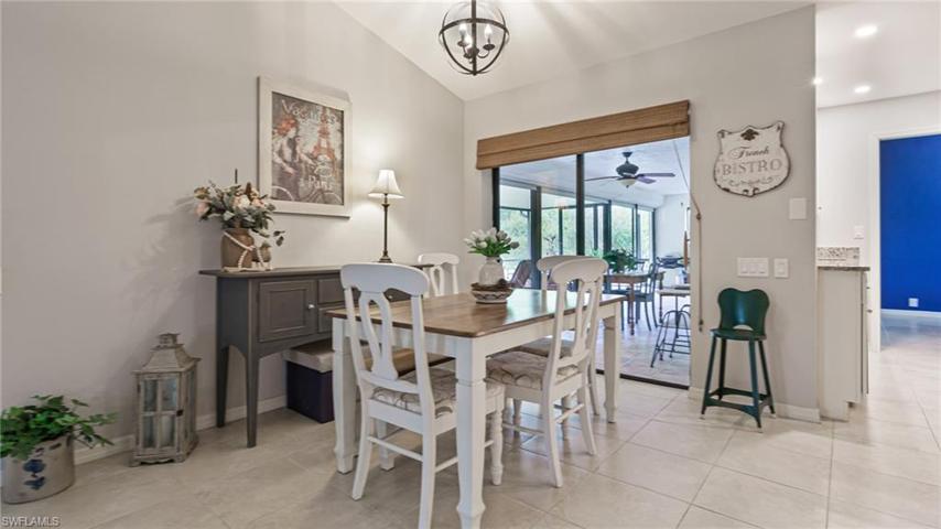 Breakfast area/flex space