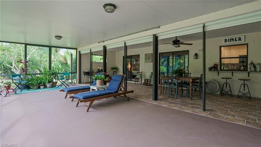 Tons of space on your lanai